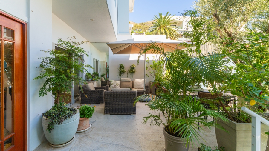 2 Bedroom Property for Sale in Green Point Western Cape
